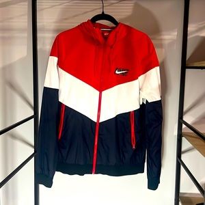 Nike Hooded Windbreaker in Red, White & Blue. Size M.